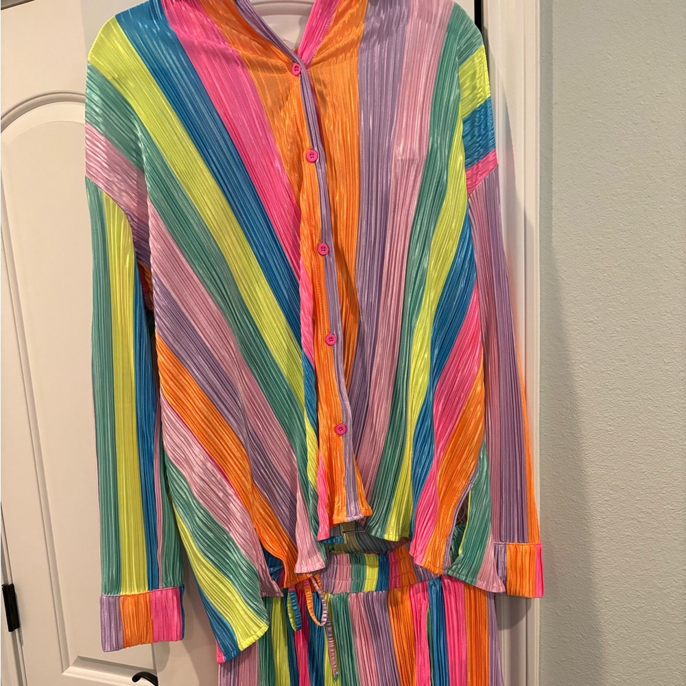 Button up set, never worn! Very cute and comfy